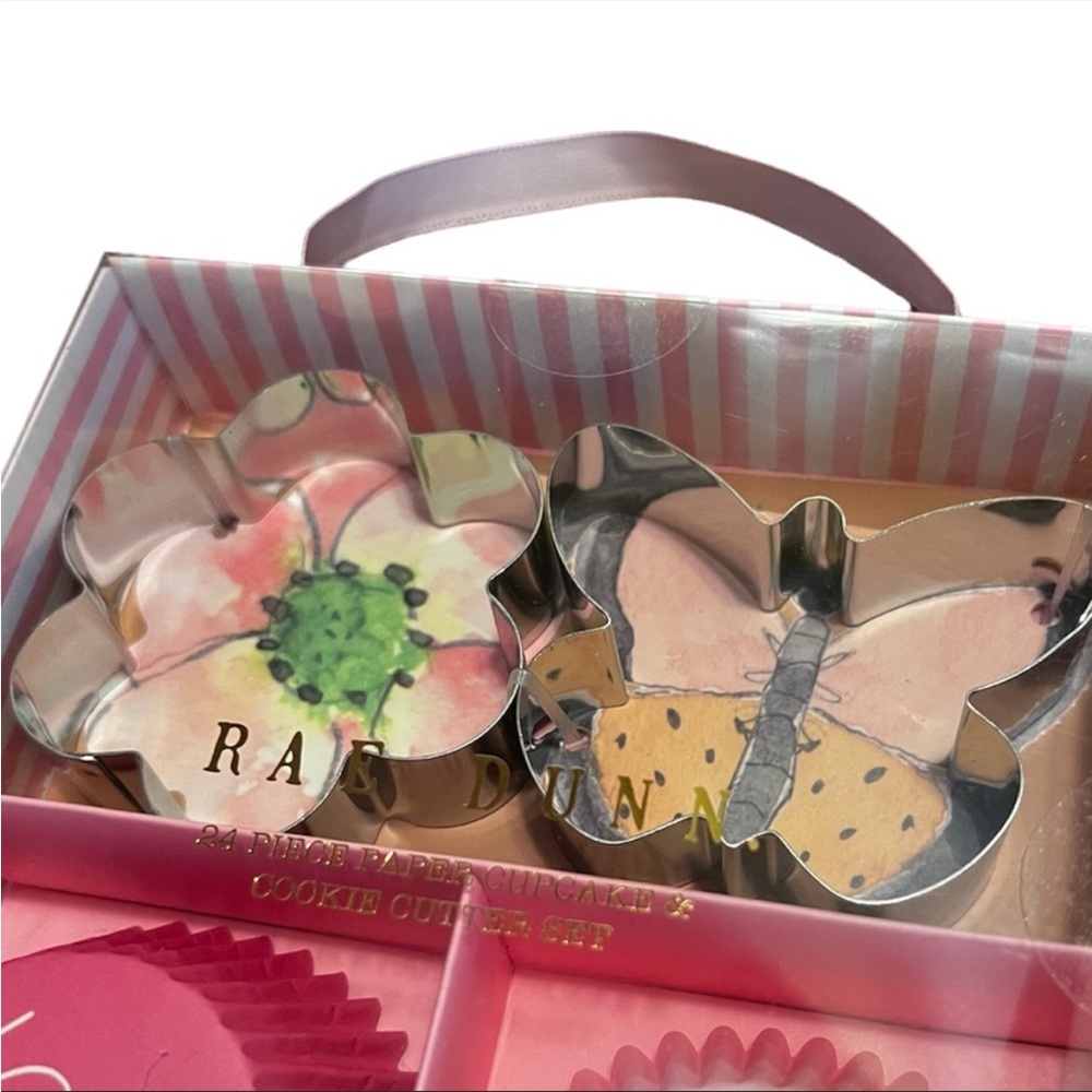 Rae Dunn Mom / Love Cupcake & Metal Cookie Cutter Set - Picture 8 of 11